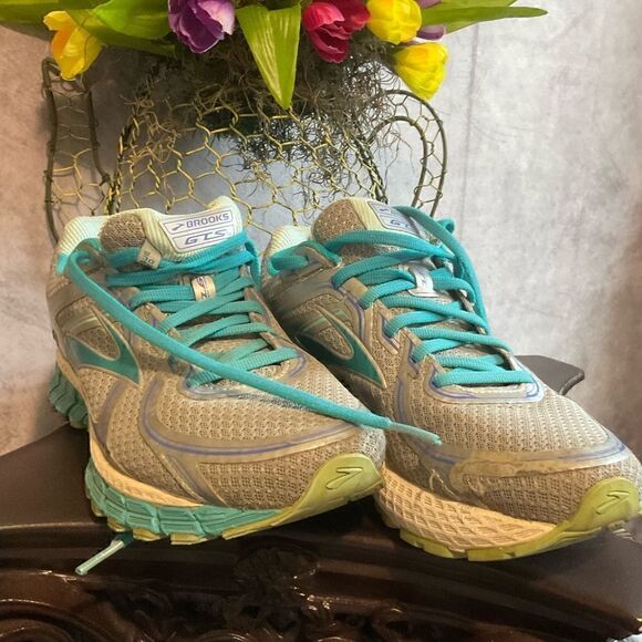 Brooks Brothers Shoes - BROOKS GTS. GREAT SHOES FOR WORK OR PLAY SIZE 9.5 wide